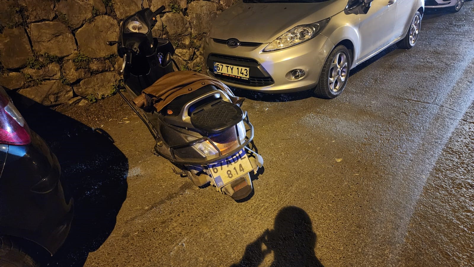 Alkollü sürücü motosikletliye çarptı