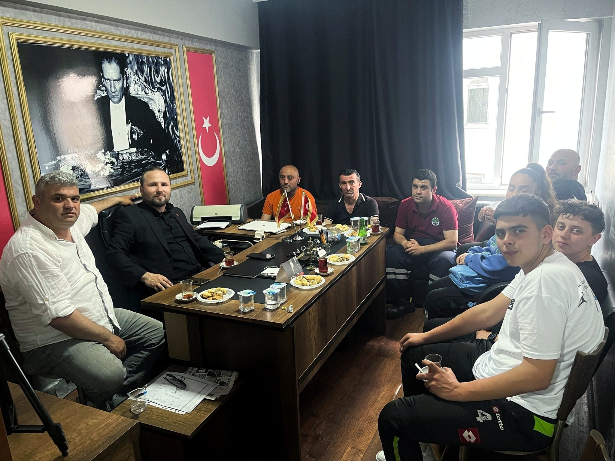 Mazbatayı aldı ilk orayı ziyaret etti!