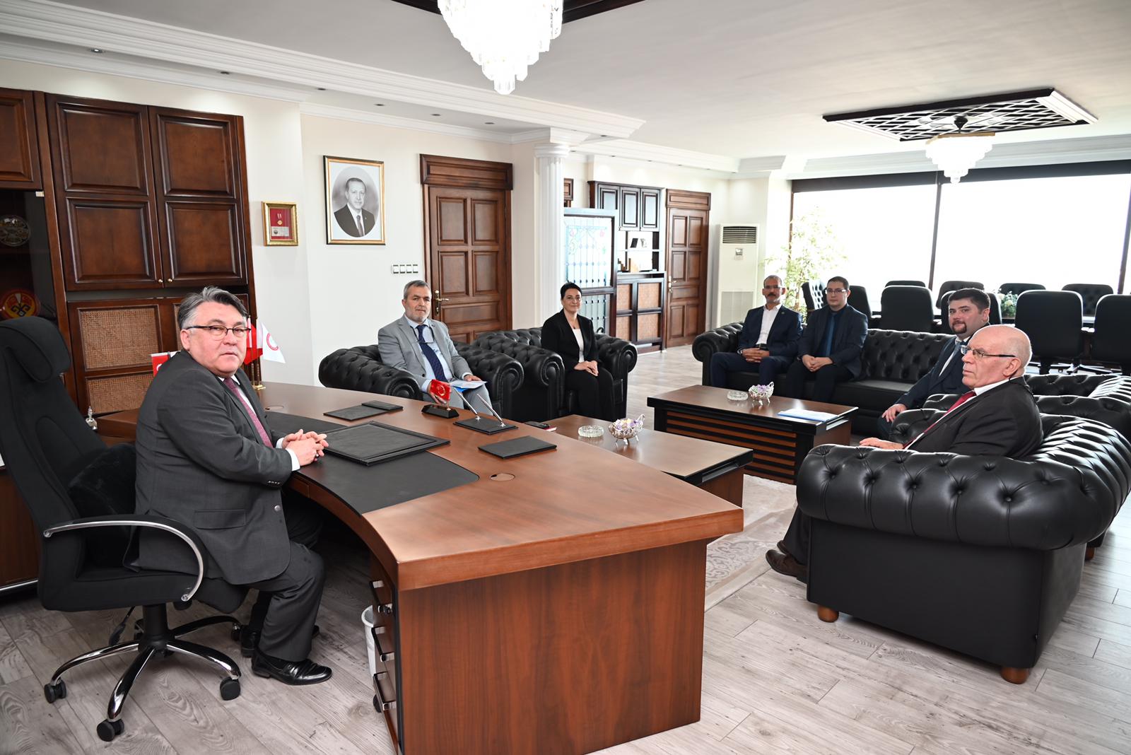 Beyazay Derneği Yönetiminden Rektör Özölçer’e Ziyaret