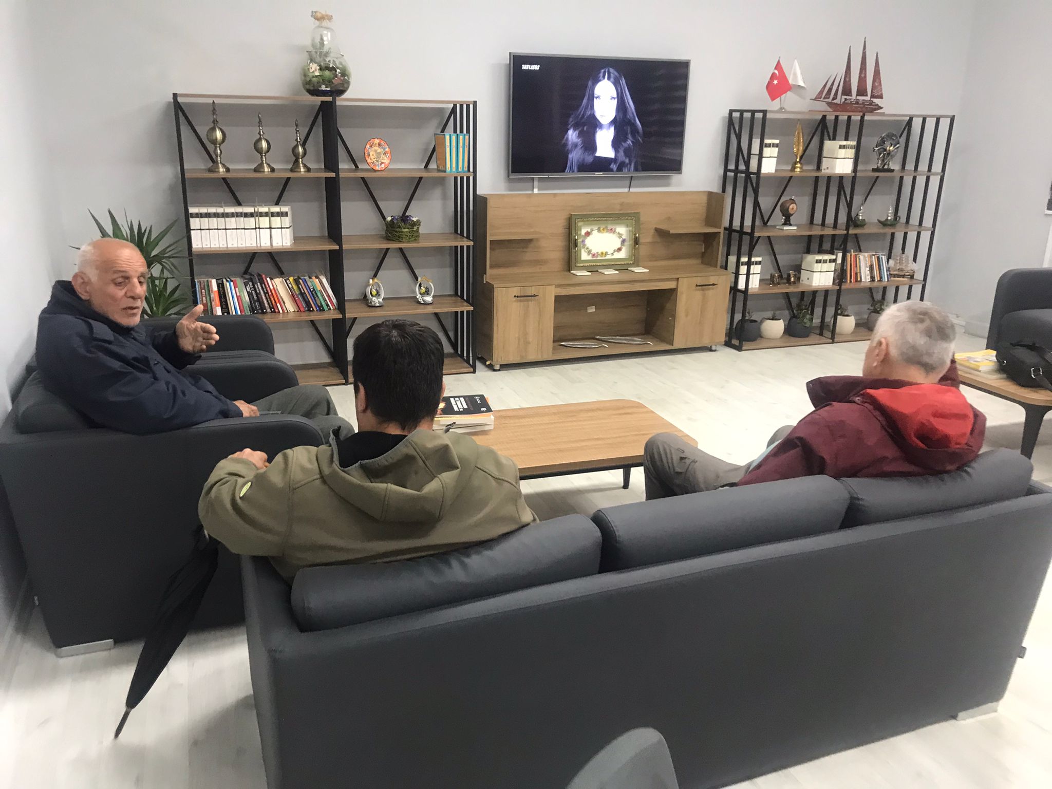 Önce kapandı sonra açıldı!