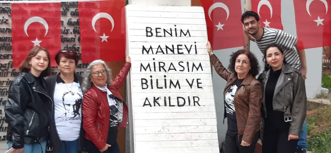 TEPKİLERİNİ TEMİZLİK YAPARAK GÖSTERDİLER!