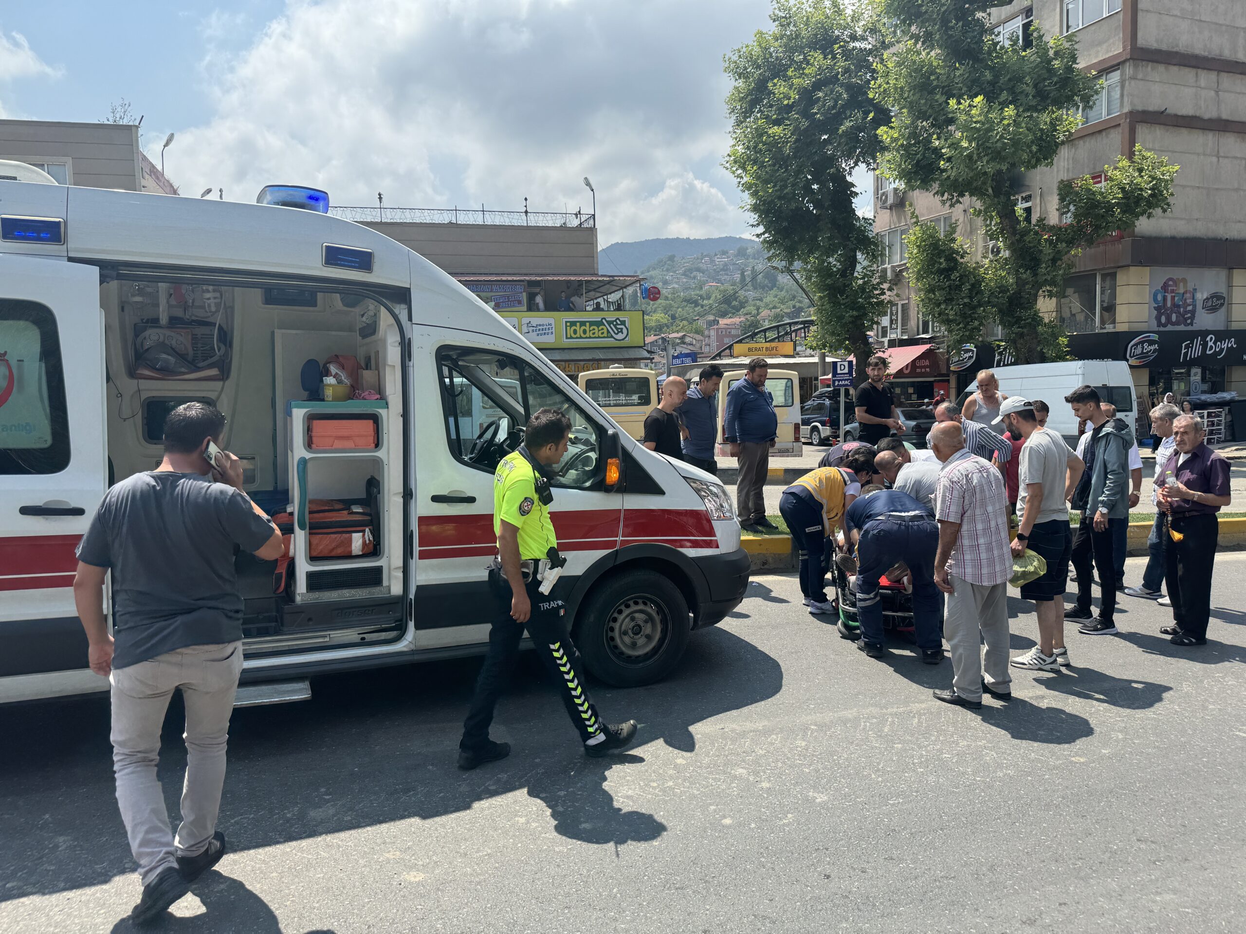 Motosikletin çarptığı yaya yaralandı