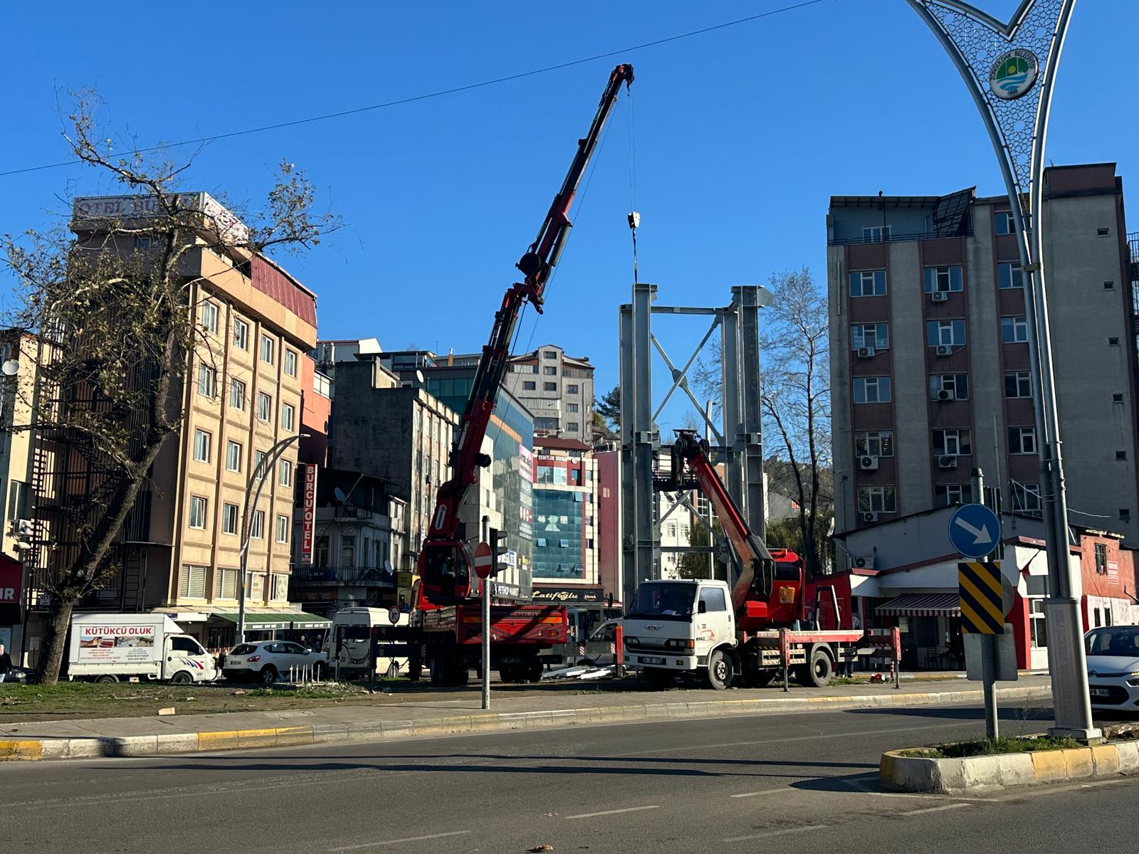 Zonguldak’ta üst geçit çalışmalarında ayaklar yerleştirildi
